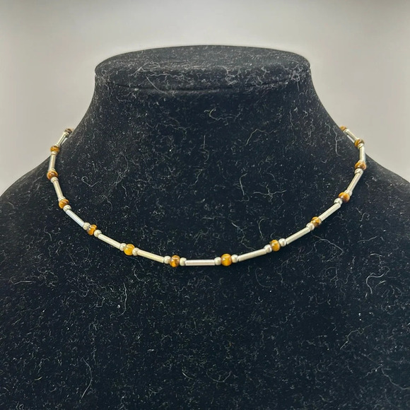 Gorgeous signed New York necklace with 18 with 18 Jadeite gems. length 16 inches - Picture 1 of 4